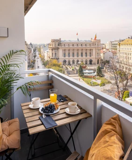 Sunny 2Br Flat - Top Location - Stunning Views Бухарест Экстерьер фото