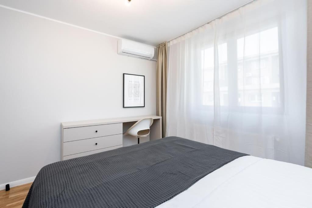 Sunny 2Br Flat - Top Location - Stunning Views Бухарест Экстерьер фото