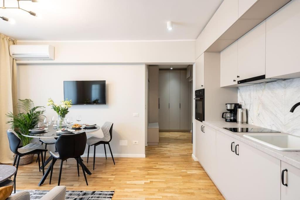 Sunny 2Br Flat - Top Location - Stunning Views Бухарест Экстерьер фото